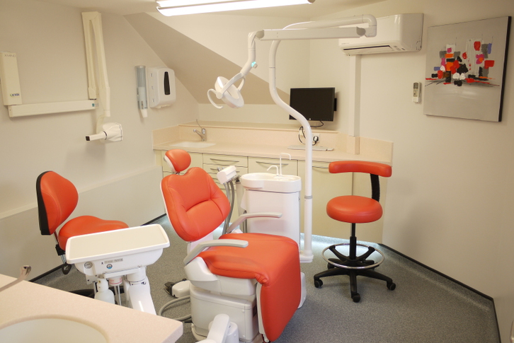 Established for over 75 years, 2 Green Dental is a dental practice taken over in 2010 by Dr Ameeka & Dr Rajiv, principal dentist in Crayford, Bexley, Kent. 3 Established for over 75 years, 2 Green Dental is a dental practice taken over in 2010 by Dr Ameeka & Dr Rajiv, principal dentist in Crayford, Bexley, Kent. Other 3