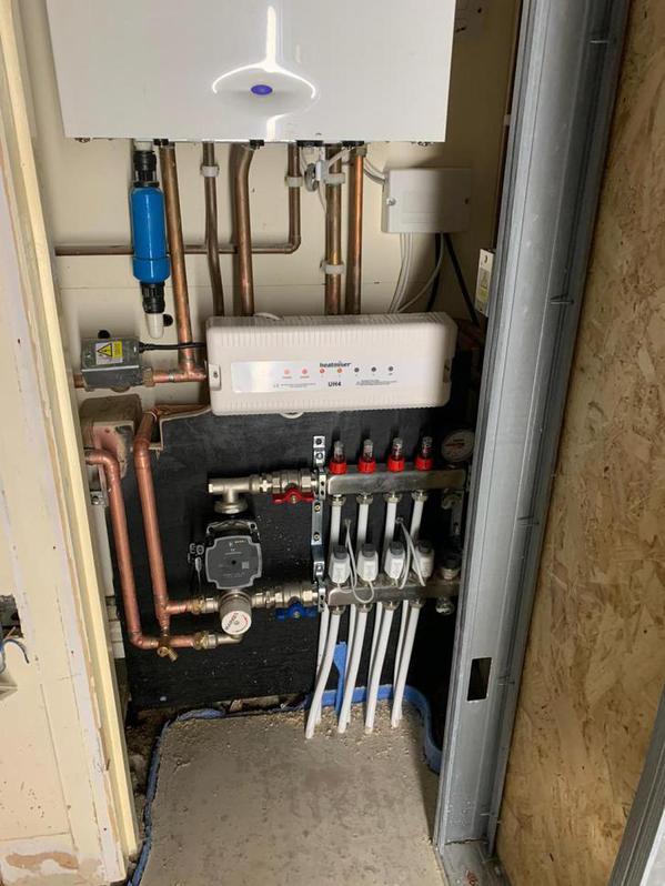 F.A.S Plumbing & Heating Ltd. has got its name in providing friendly,reliable and prompt service.Our gas engineers are available 24/7 to take care of any of its boiler installation,boiler servicing,boiler breakdown recovery,Gas Safety Checks or any other plumbing or gas heating jobs. Household
