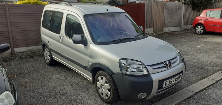 Peugeot partner combi with campervan conversion Vehicles