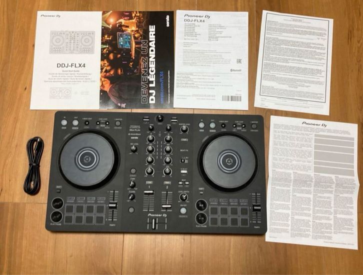 Pioneer DJ DDJ-FLX4 2-Channel DJ Controller - Black Music 2